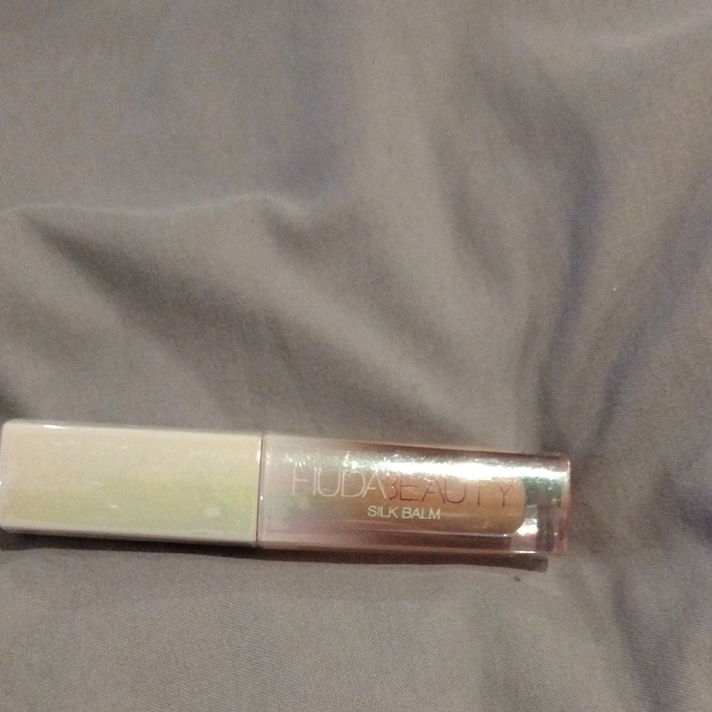 HUDA BEAUTY Lip Balm